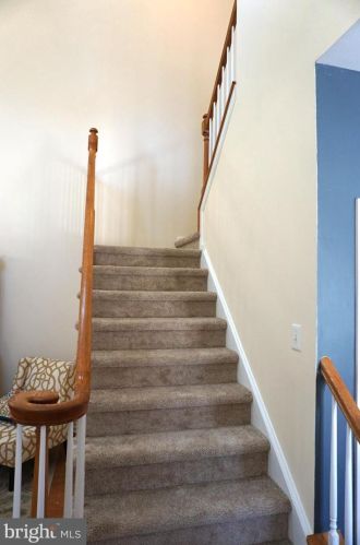 21 Fallview Ct, Trenton NJ 08690-3216 exterior