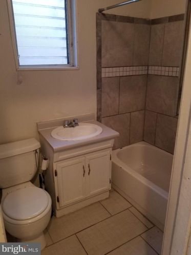 2041 Manton St, Philadelphia PA  19146-4327 exterior