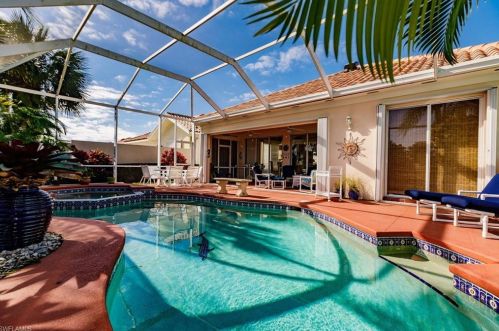 4300 Montalvo Ct, Naples FL 34109-1374 exterior