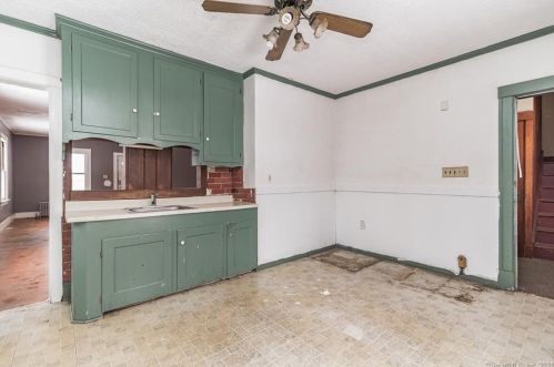 43 Elro St, Manchester CT 06040-4228 exterior