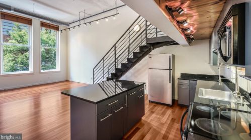 1027 Arch St, Philadelphia PA  19107-2317 exterior