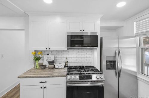 37 Commerce Ave, Killingly CT 06239-2804 exterior