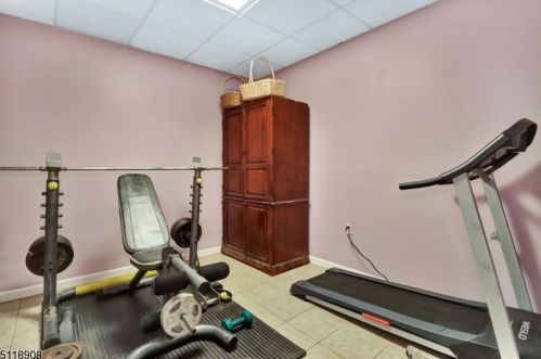 3 Sunrise Ave, Bloomingdale NJ 07403-1323 exterior