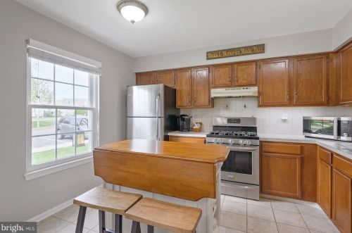 510 Evergreen Ln, Chester, PA 19014-2549