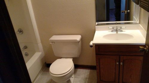 10848 Donna Dr, Milwaukee WI 53224-2218 exterior