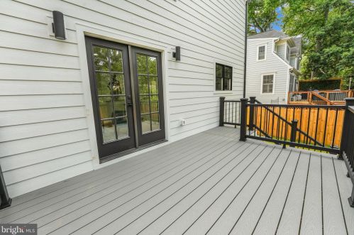 1505 Crestwood Dr, Alexandria VA  22302-2303 exterior