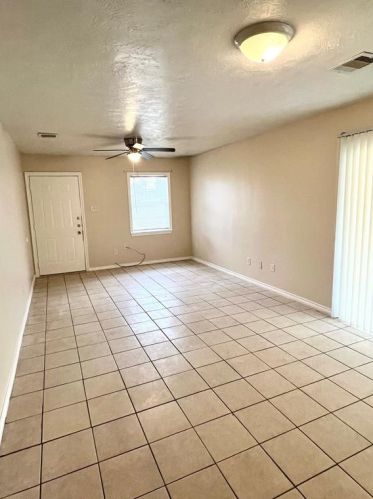 1045 6th St, Hempstead TX  77445-5418 exterior