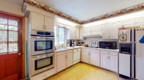 10 Oxcart Dr, Windsor CT 06095-1218 exterior