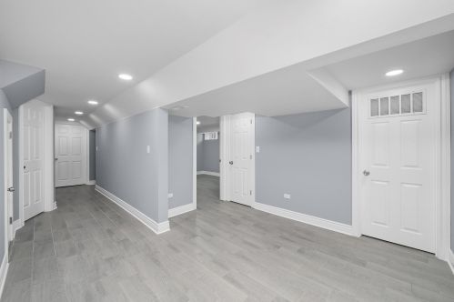 8247 Oglesby Ave, Chicago IL  60617-1927 exterior