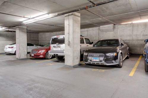 210 Desplaines St, Chicago IL  60661-5500 exterior