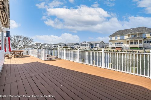 807 Bowline Dr, Lacey NJ 08731-3006 exterior