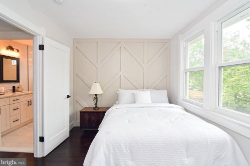 2911 17th St, Washington DC  20018-1825 exterior