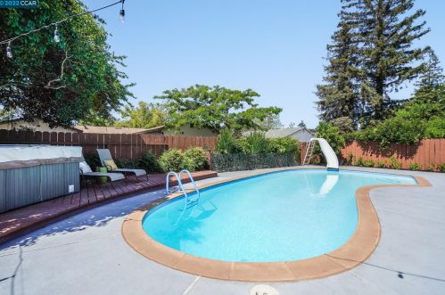 1871 Larkspur Ct, Concord CA exterior