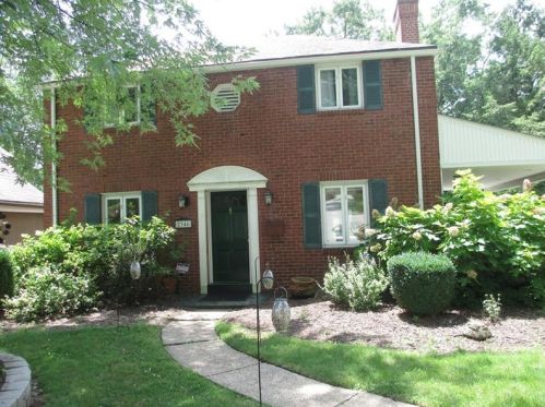 2346 Hollywood Dr, Pittsburgh, PA 15235-2714