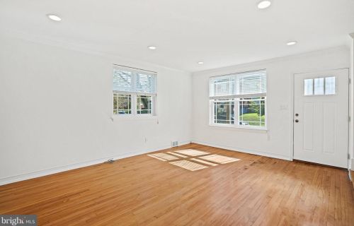 3956 Clay Pl, Washington, DC 20019-3337