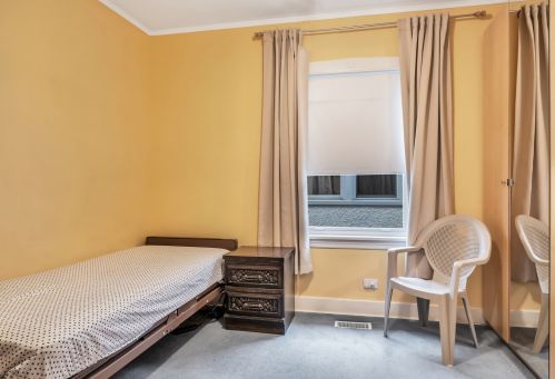 2311 Lunt Ave, Chicago IL  60645-4712 exterior