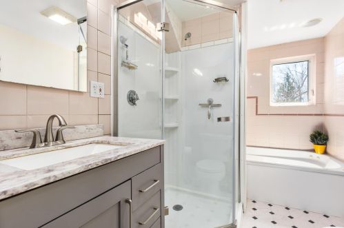 15 Ayers Ln, Dover NH 03820-4643 exterior