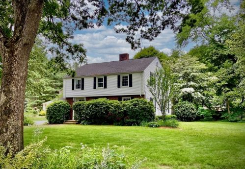 15 Dartmouth Rd, Springfield, MA 01106-1901