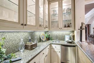 4511 Banning Dr, Houston TX  77027-4805 exterior