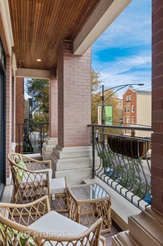 3338 Southport Ave, Chicago IL  60657-9340 exterior