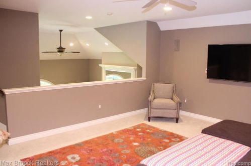 3586 Walnut Brk Dr, Rochester MI 48309-4065 exterior