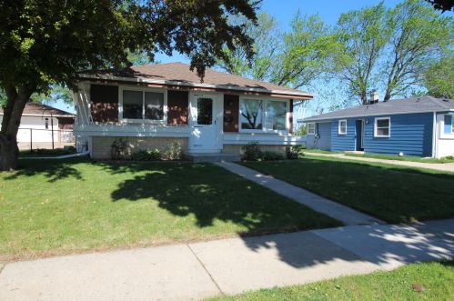 5725 89th St, Milwaukee WI  53225-2810 exterior