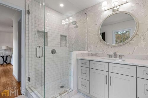 6160 Heards Creek Dr, Atlanta GA  30328-3635 exterior