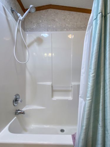 8 Rex Dr, Concord NH 03303-4166 exterior