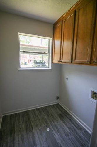 2223 Crosstimbers St, Huntsville TX 77320-3403 exterior