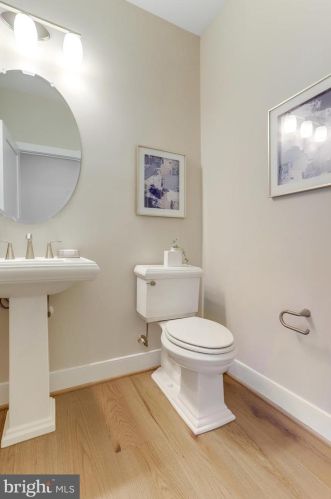 920 Darton Dr, Alexandria VA 22308-2021 exterior