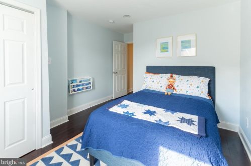 2342 Carpenter St, Philadelphia PA 19146-2418 exterior