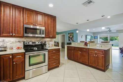 3160 31 Ave, Naples FL 34117-8455 exterior