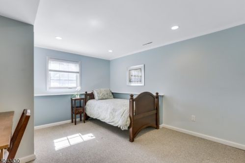 5 Heritage Ln, Morristown NJ 07960-4742 exterior