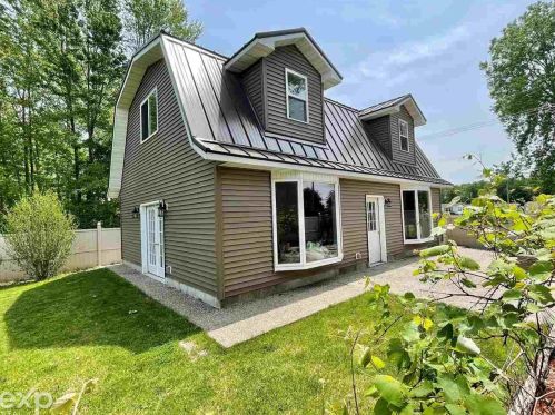 327 Cass St, Standish MI 48658-9229 exterior