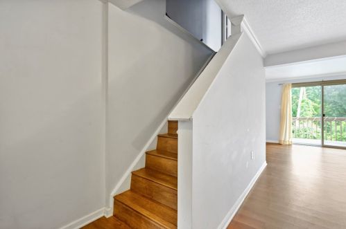 501 Bonnie Brae Dr, Moon Twp PA  15108-3851 exterior