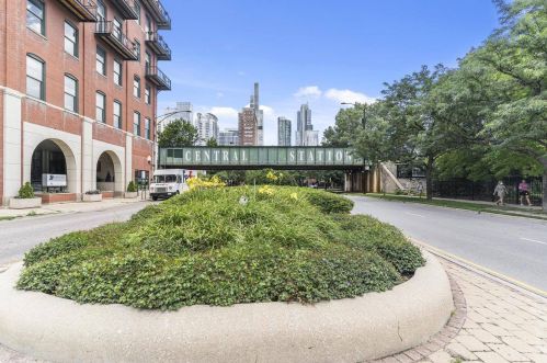 1600 Indiana Ave, Chicago IL 60616-1327 exterior