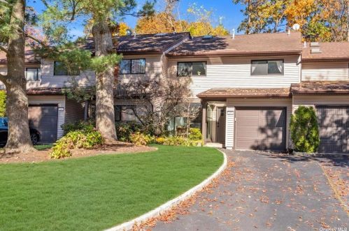 45 Northgate Cres, Huntington Station, NY 11747-3028