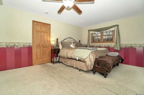 9 Laurel Ln, Commack NY 11725-4110 exterior