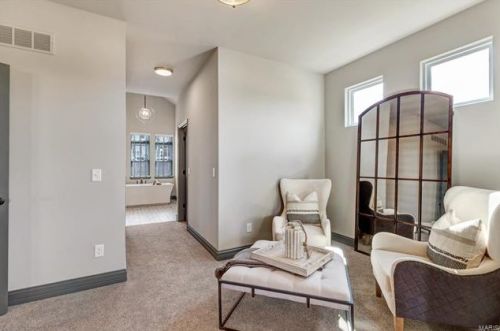 1305 Fawnvalley Dr, Saint Louis MO 63131-4221 exterior