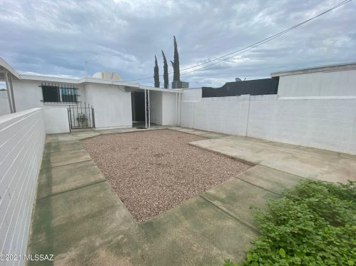 1104 Kentucky St, Tucson AZ  85714-3227 exterior