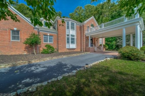 11 Beacon Hl Dr, Chester NJ exterior