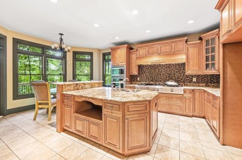 6372 Falcon Ln, Gainesville GA 30506-2429 exterior