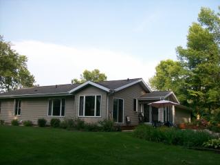 1244 Fleetwood Dr, Manitowoc, WI 54220-2316