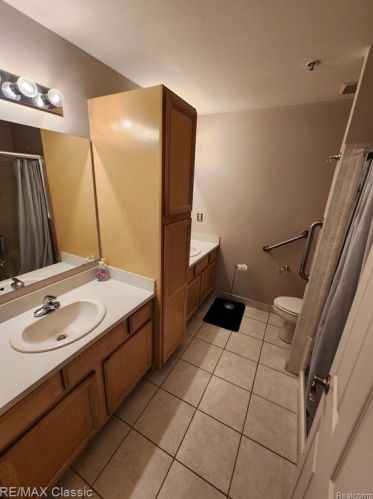 22105 Alexa Dr, Walled Lake MI  48390-5842 exterior