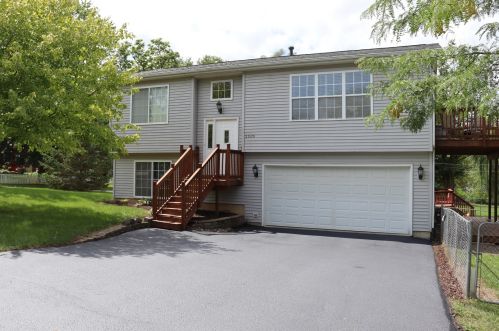 3505 Hilltop Dr, Bull Valley, IL 60097-9237