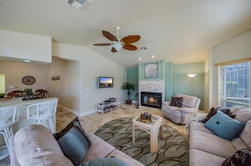 6791 Compton Ln, Naples FL 34104-7824 exterior