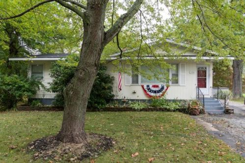 256 Riverside Dr, Watervliet, MI 49098-8308