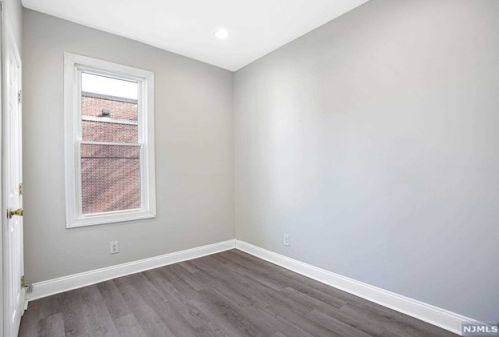 35 Hilliard Ave, Edgewater NJ 07020-1256 exterior