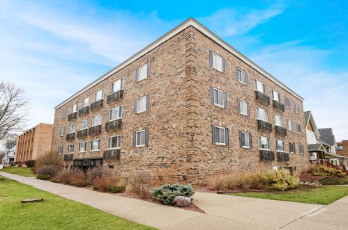 2222 Belleview Pl, Milwaukee WI  53211-4005 exterior