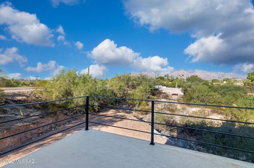 851 Roller Coaster Rd, Tucson AZ  85704-2626 exterior